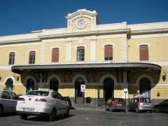 Siracusa�@�V���N�[�T�̉w