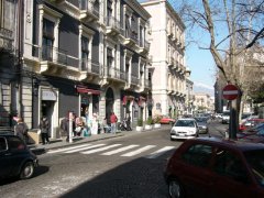 Catania�@�J�^�[�j���̊X�p
